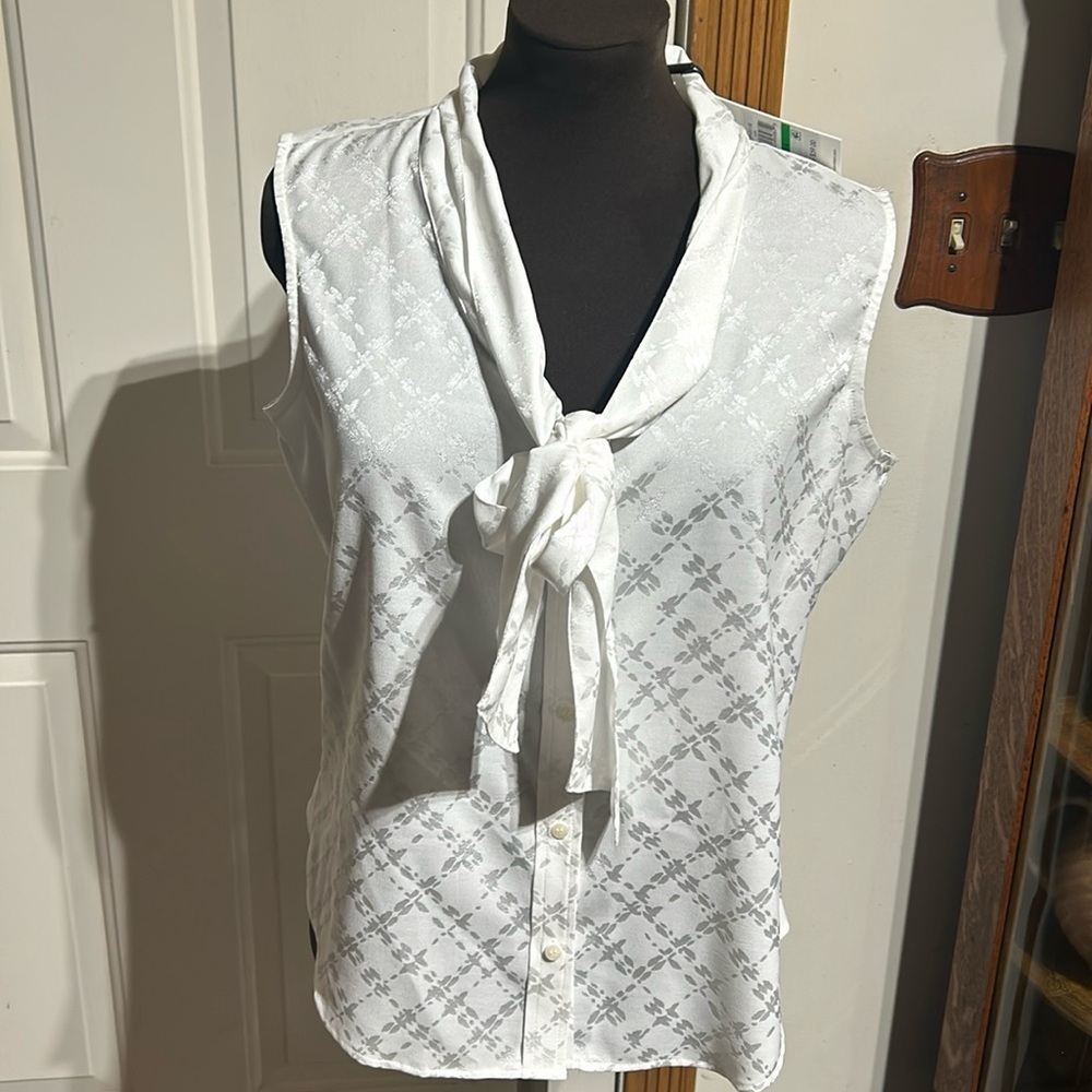 Calvin Klein NWT White Sleeveless Business Neck Tie Button Down Top Size Large